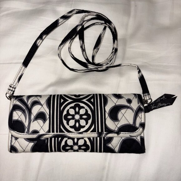 Vera Bradley Women Retired Wallet Clutch Removable Strap Black White Quilted - Picture 1 of 9